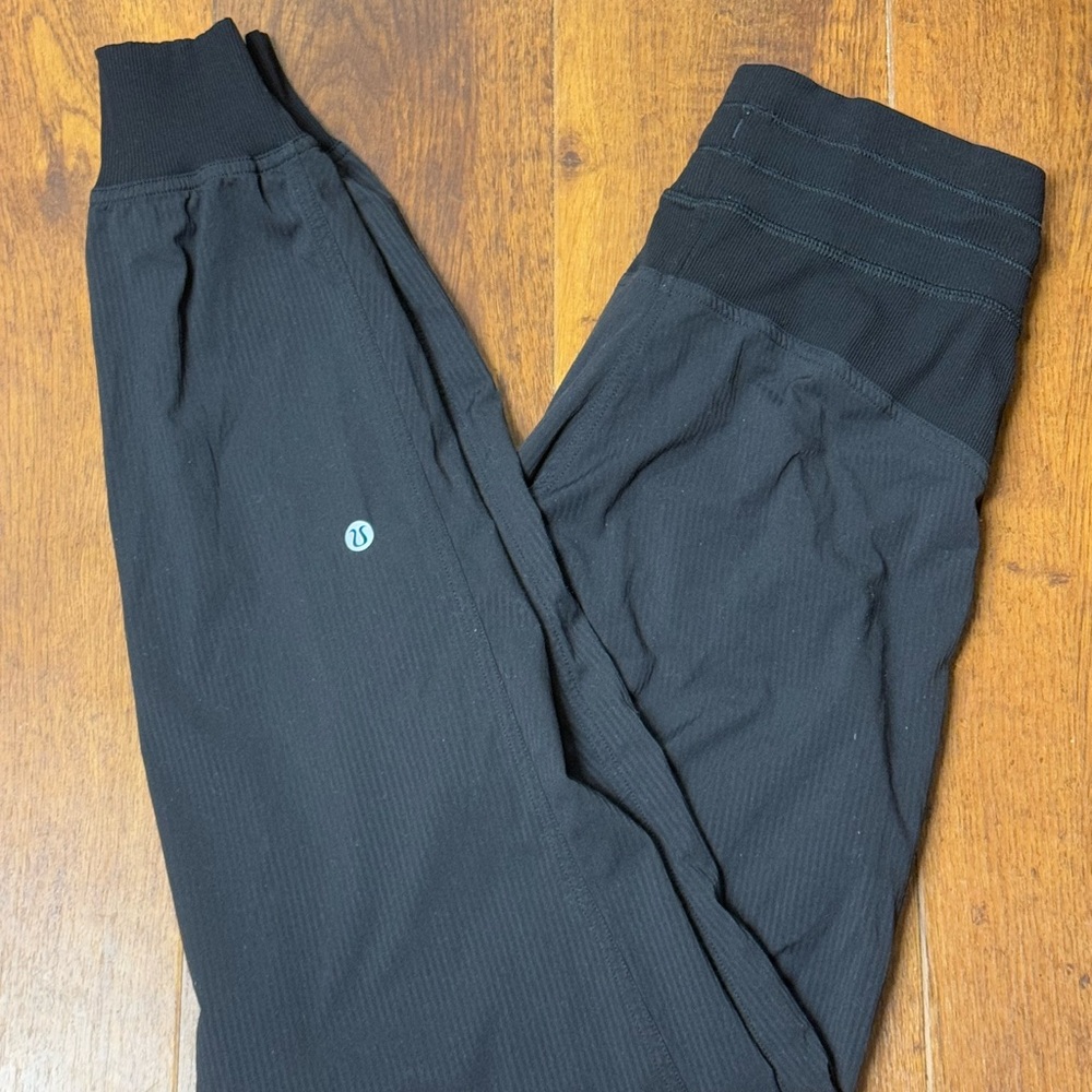 Lululemon black suze 4 dance studio joggers